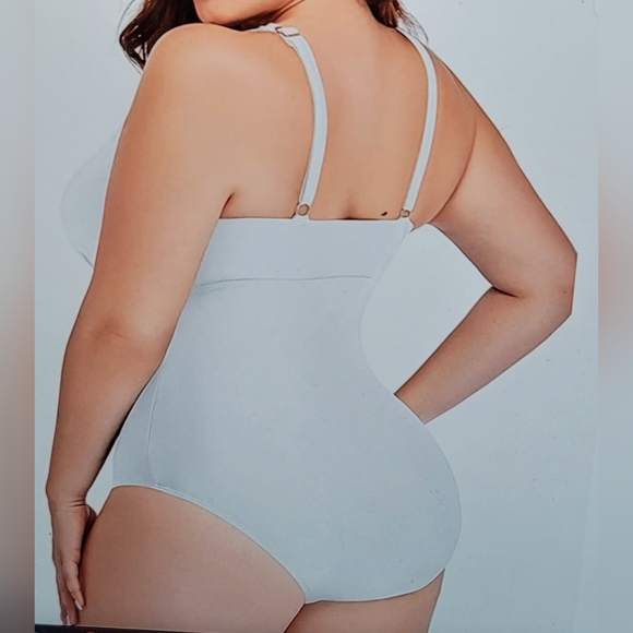 NWT Stunning Crochet Detail Plus Size Bathing Swim Suit One Piece White XXL - Picture 3 of 12